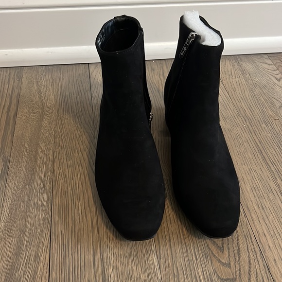 Circus by Sam Edelman Lyndsey Black Micro Booties - Picture 2 of 6